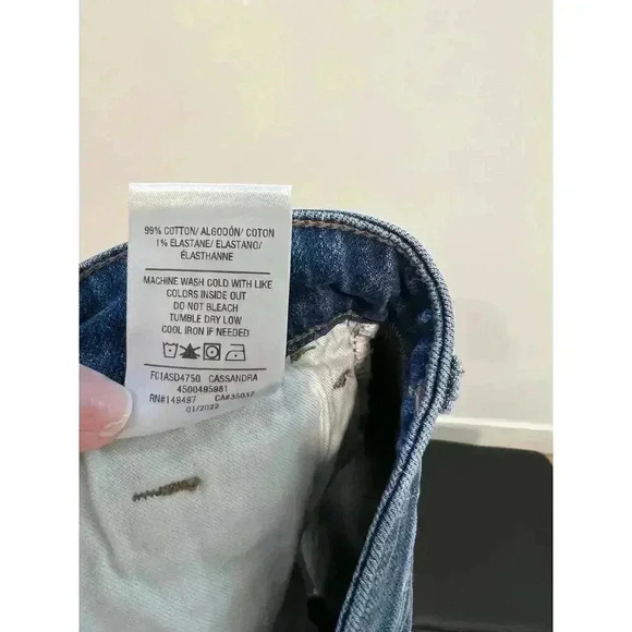 JOE'S Mid Rise Rolled‎ Cuff Denim Shorts In Cassandra Size 28 - Picture 5 of 12